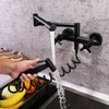 Mezclador de grifo de cocina plegable con rociador, 2 manijas, caliente y fría, montado en la pared, para olla de cocina