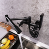 Mezclador de grifo de cocina plegable con rociador, 2 manijas, caliente y fría, montado en la pared, para olla de cocina
