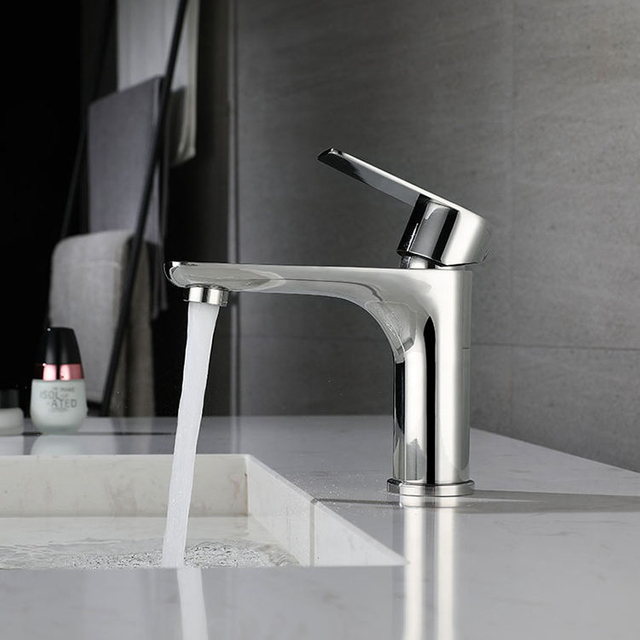 Grifo mezclador para lavabo de baño montado en cubierta de agua fría y caliente de fábrica
