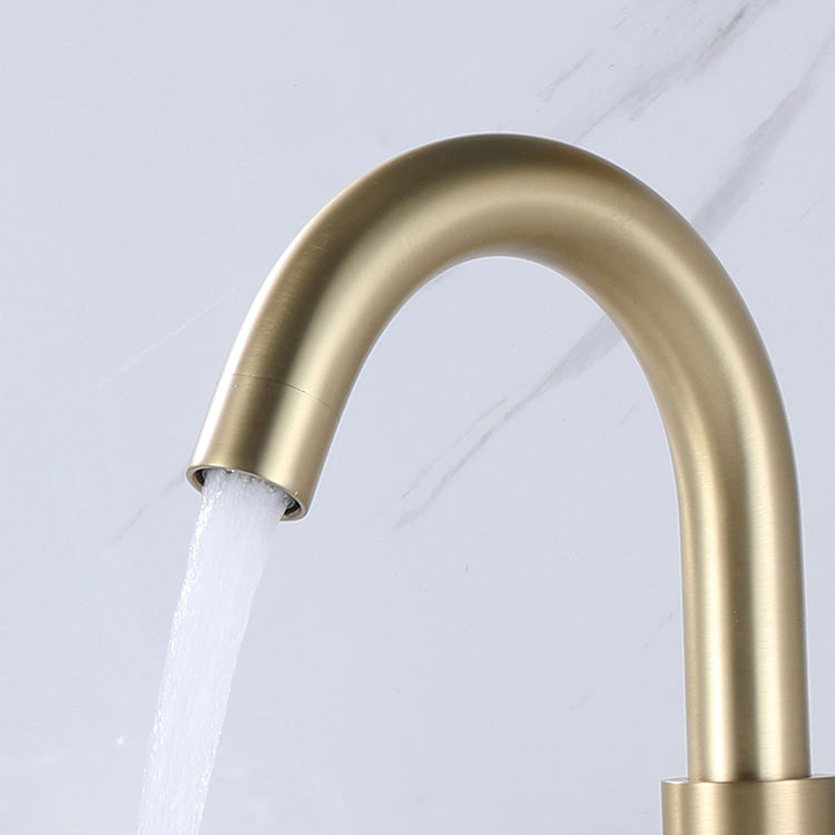 Grifo de lavabo de baño generalizado de arco alto dorado con 3 orificios y mango cruzado doble montado en cubierta